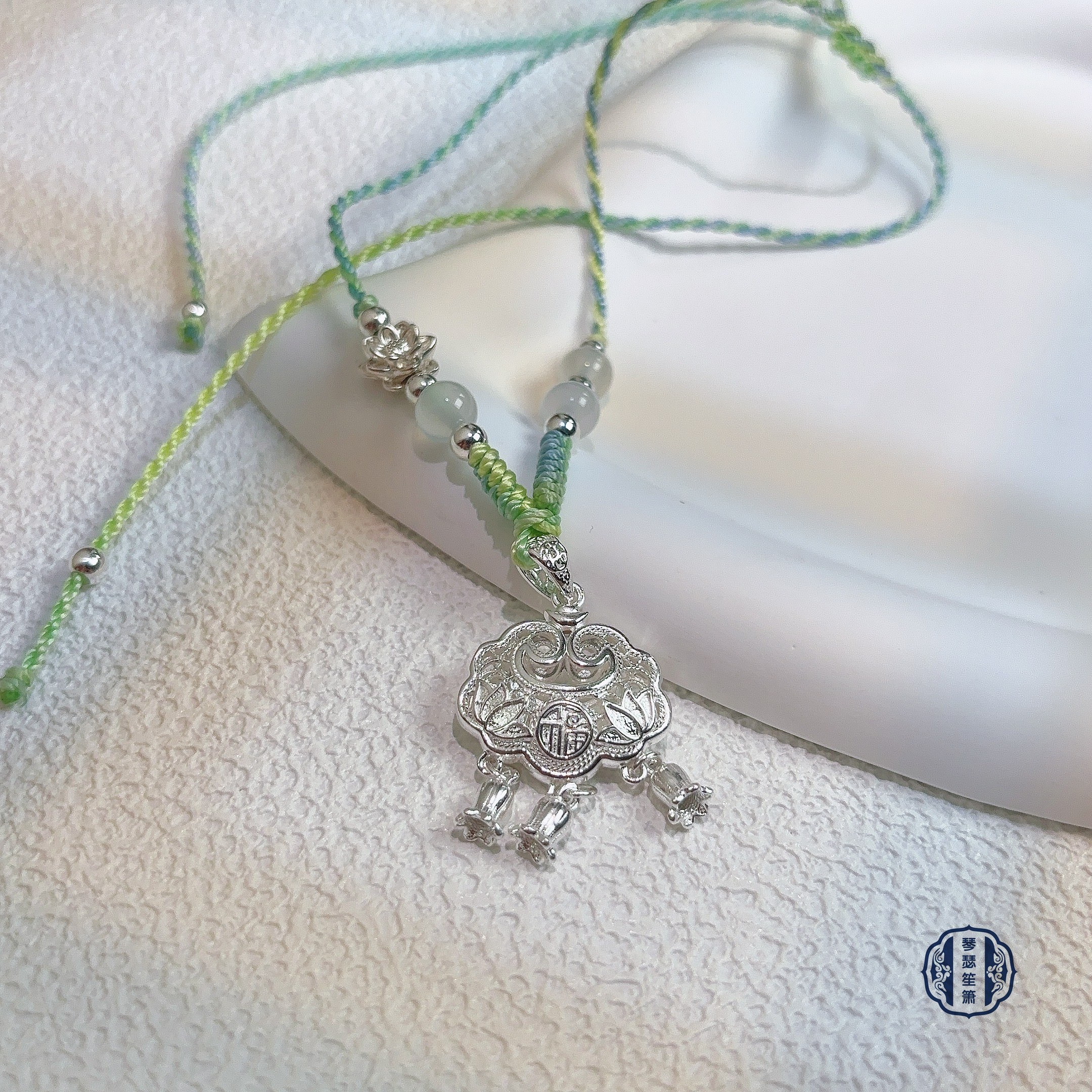 吊坠足银 足银999铃兰花平安锁绿色小清新编绳银锁项链坠链锁骨链