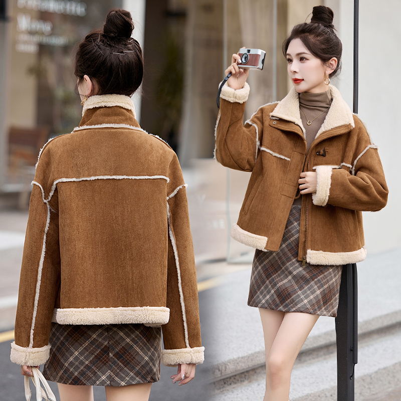 卡其色皮毛一体羊羔毛外套女2025冬季新款时尚小个子加厚保暖棉服