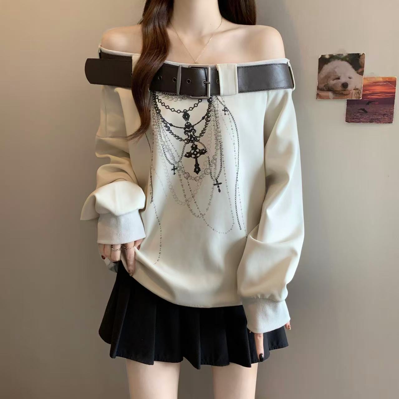 新品大码胖MM25年秋冬新款设计感皮带露肩百搭宽松长袖斜肩卫衣女