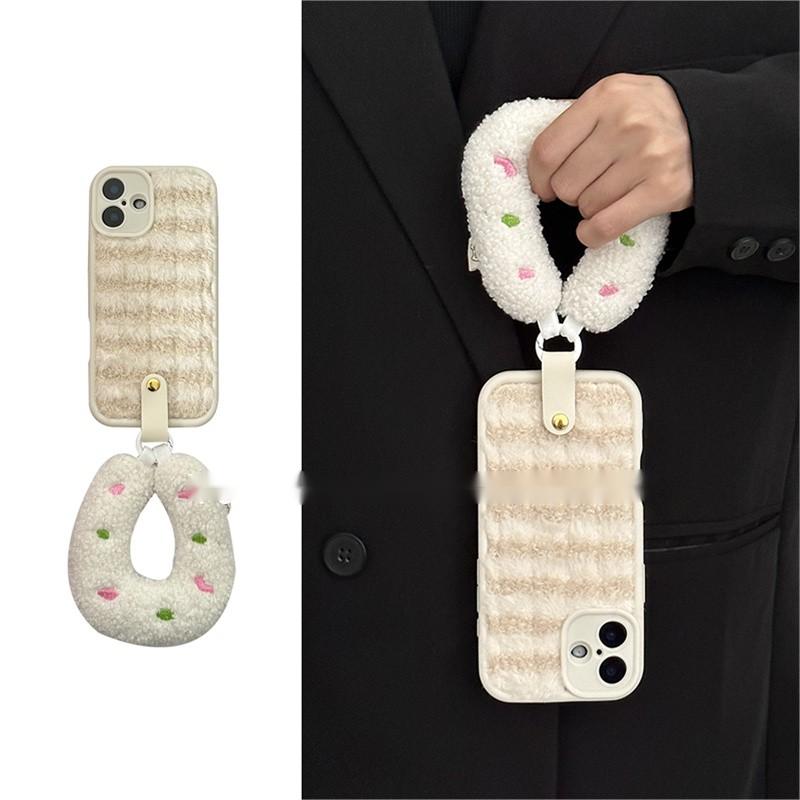 小众韩风少女心米白毛绒绒拼接简约适用于17适用苹果16/15手机壳