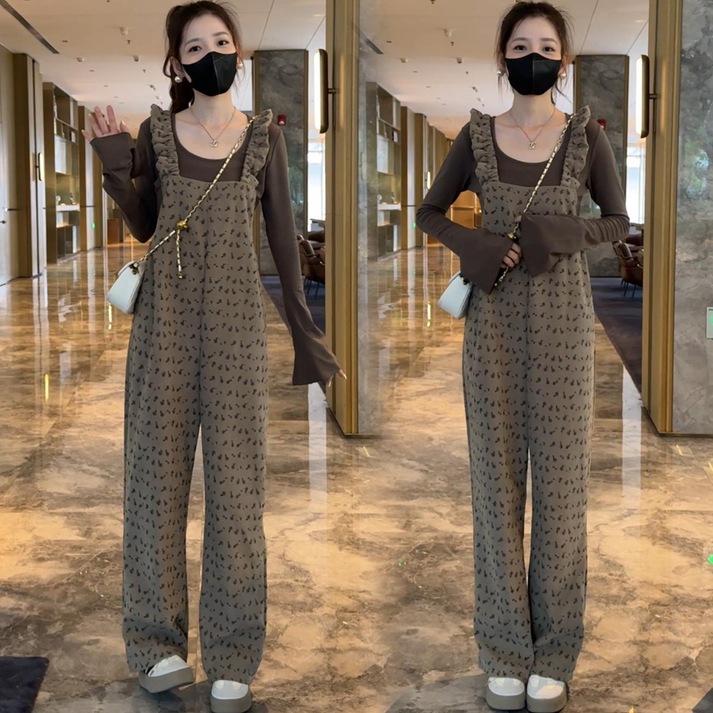 拉夏贝尔时尚套装女2025秋季新款减龄显瘦打底衫碎花背带裤两件套