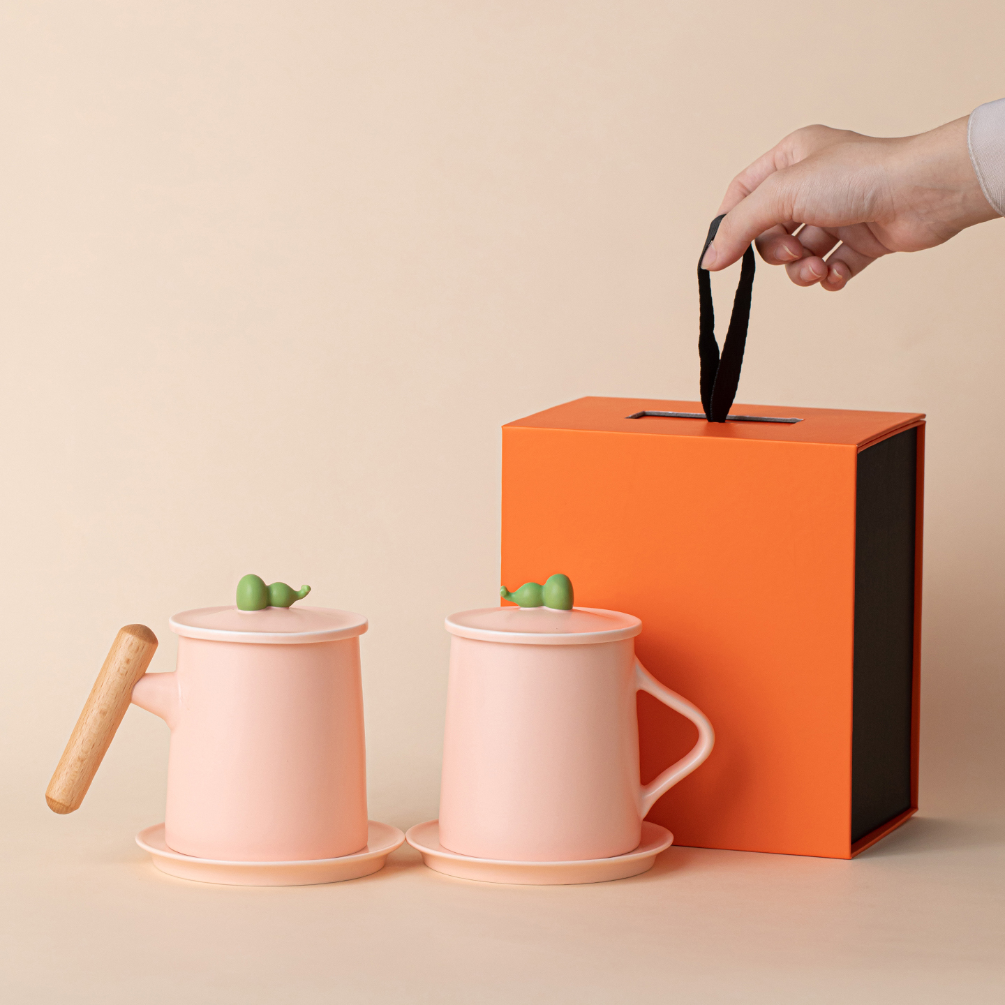 2025新款陶瓷咖啡杯高颜值带盖个人专用办公室伴手礼喝水的马克杯