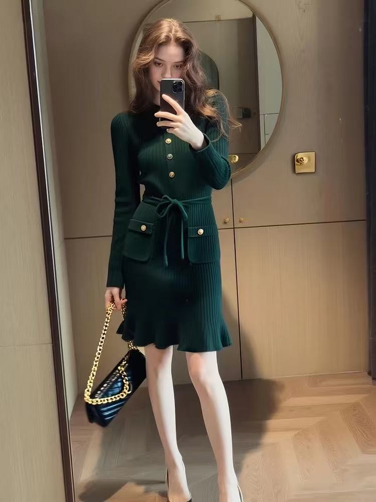Y224洋气温柔风名媛绿色收腰针织连衣裙女秋冬配大衣爆款毛衣裙