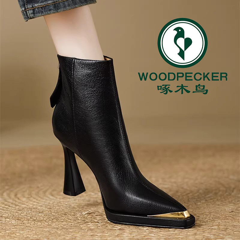 啄木鸟深口金属尖头高跟短靴女2025年秋季新款防水台后拉链马丁靴
