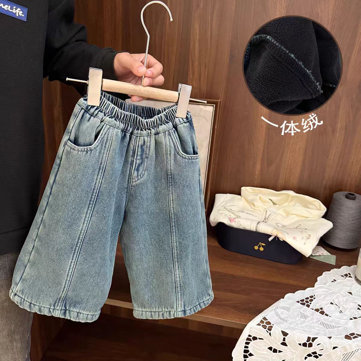 女宝宝一体加绒加厚牛仔裤女婴儿秋冬装新款女童超正韩系阔腿裤子