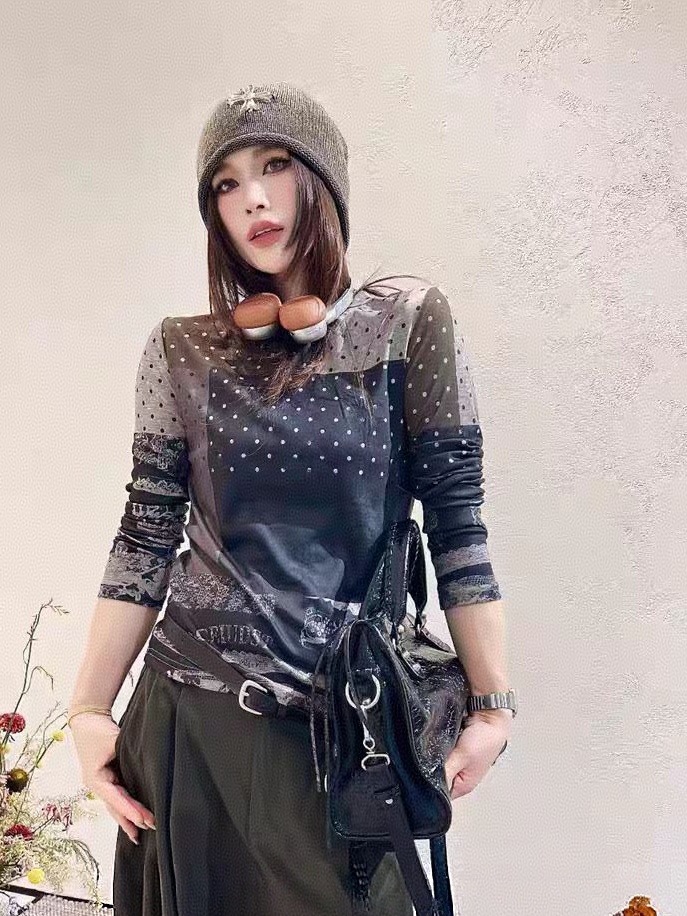 撞色圆领波点长袖T恤女欧洲站2025秋装新款时尚别致设计感上衣潮