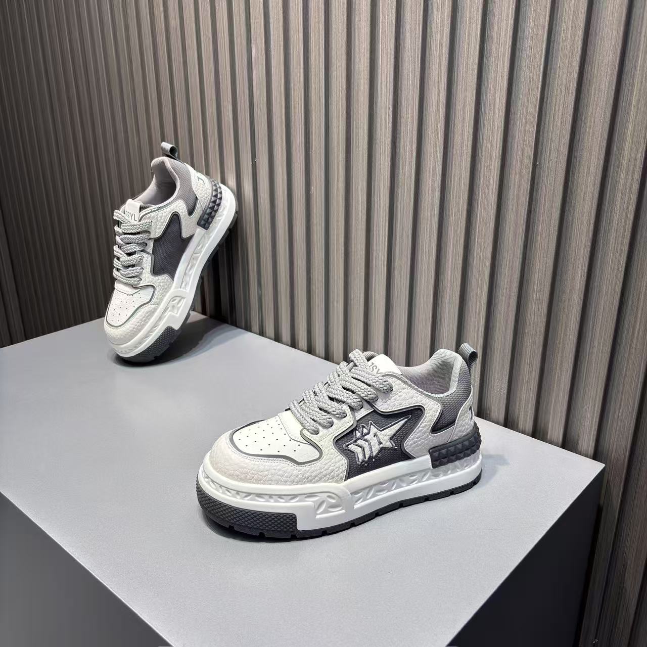 潮牌板鞋男款2025新款爆款时尚百搭皮面轻奢风厚底增高运动休闲鞋