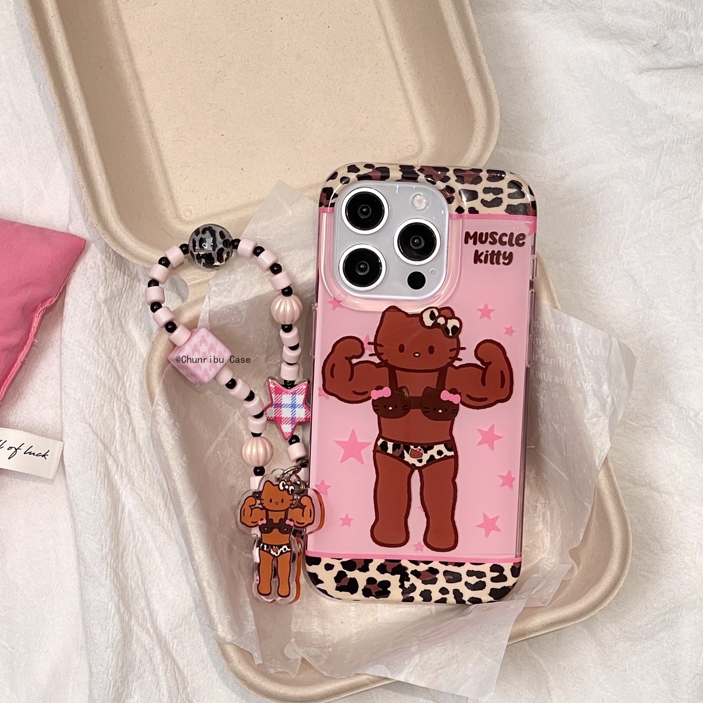 卡通搞怪健身大力肌肉kitty适用苹果16promax手机壳15/14/13挂绳