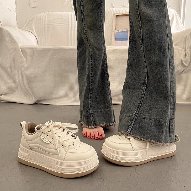 超火高级感厚底小白鞋女春秋百搭小众板鞋2025新款爆款休闲运动鞋