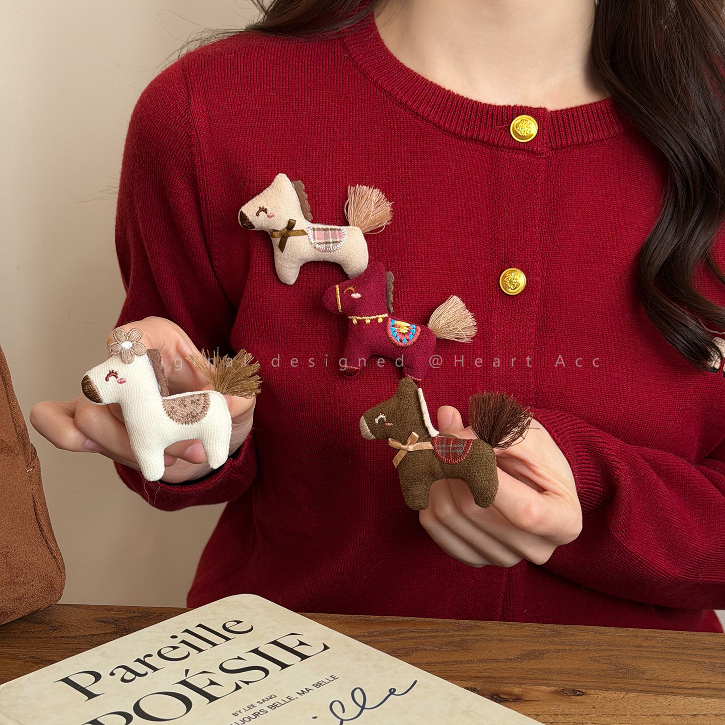 铜布艺胸针 红色顺遂小马胸针女秋冬大衣毛衣别针本命年马年配饰