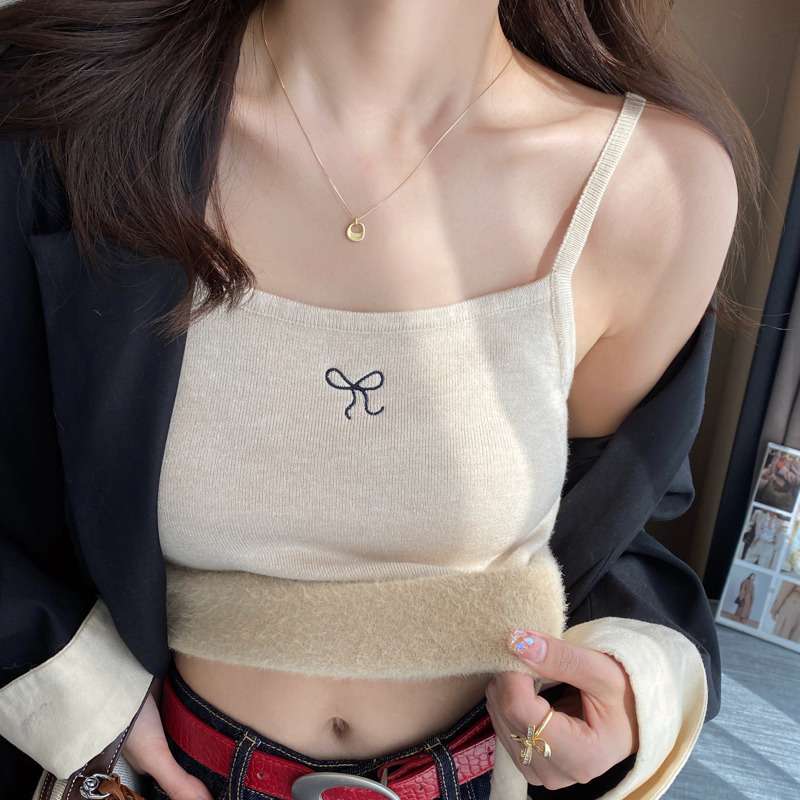 FAVMARTHA白色加绒加厚毛绒吊带背心女2025秋冬新款内搭打底针织