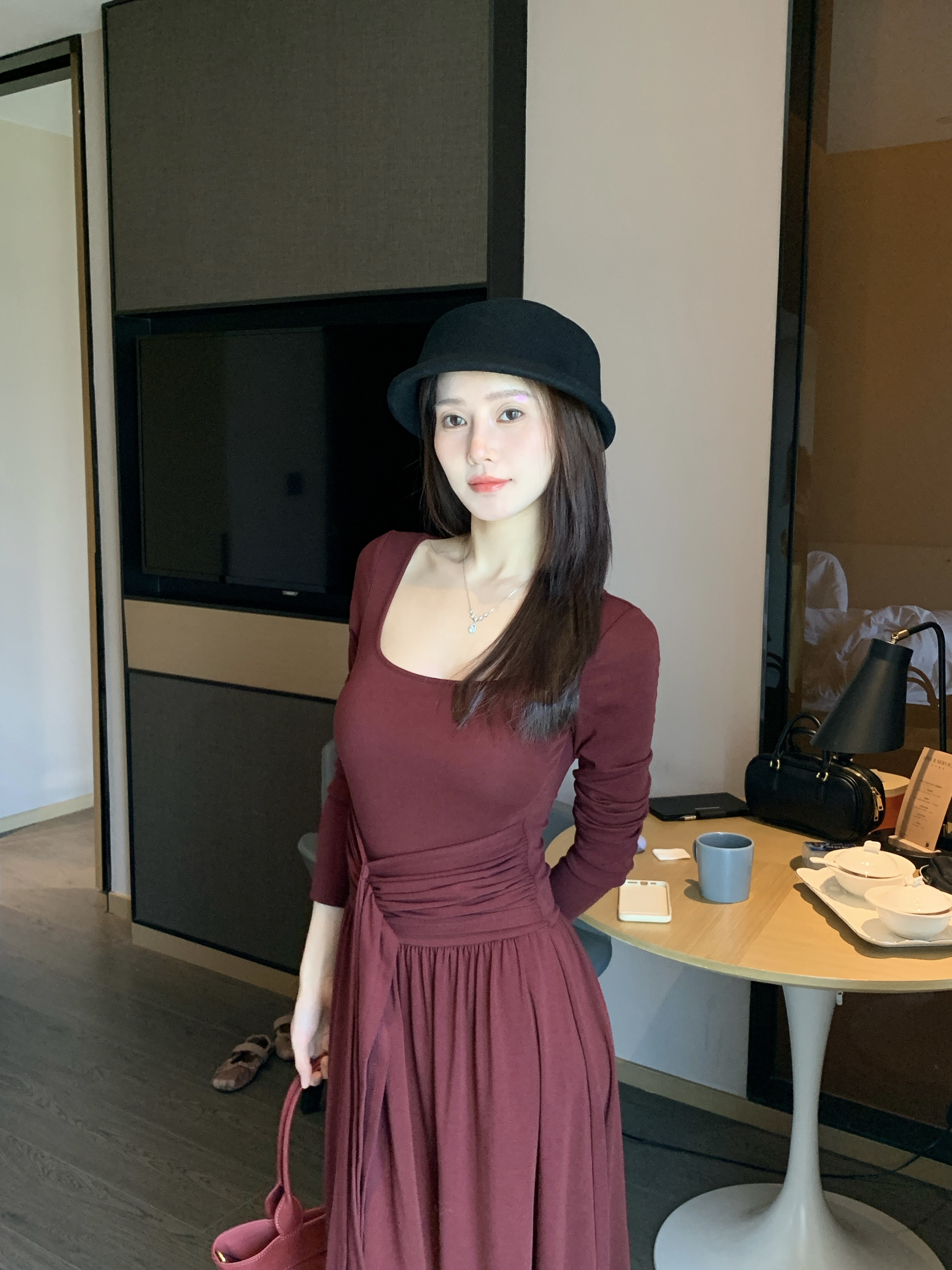 新品方领自带胸垫绑带连衣裙长袖女秋季修身内搭收腰气质长裙