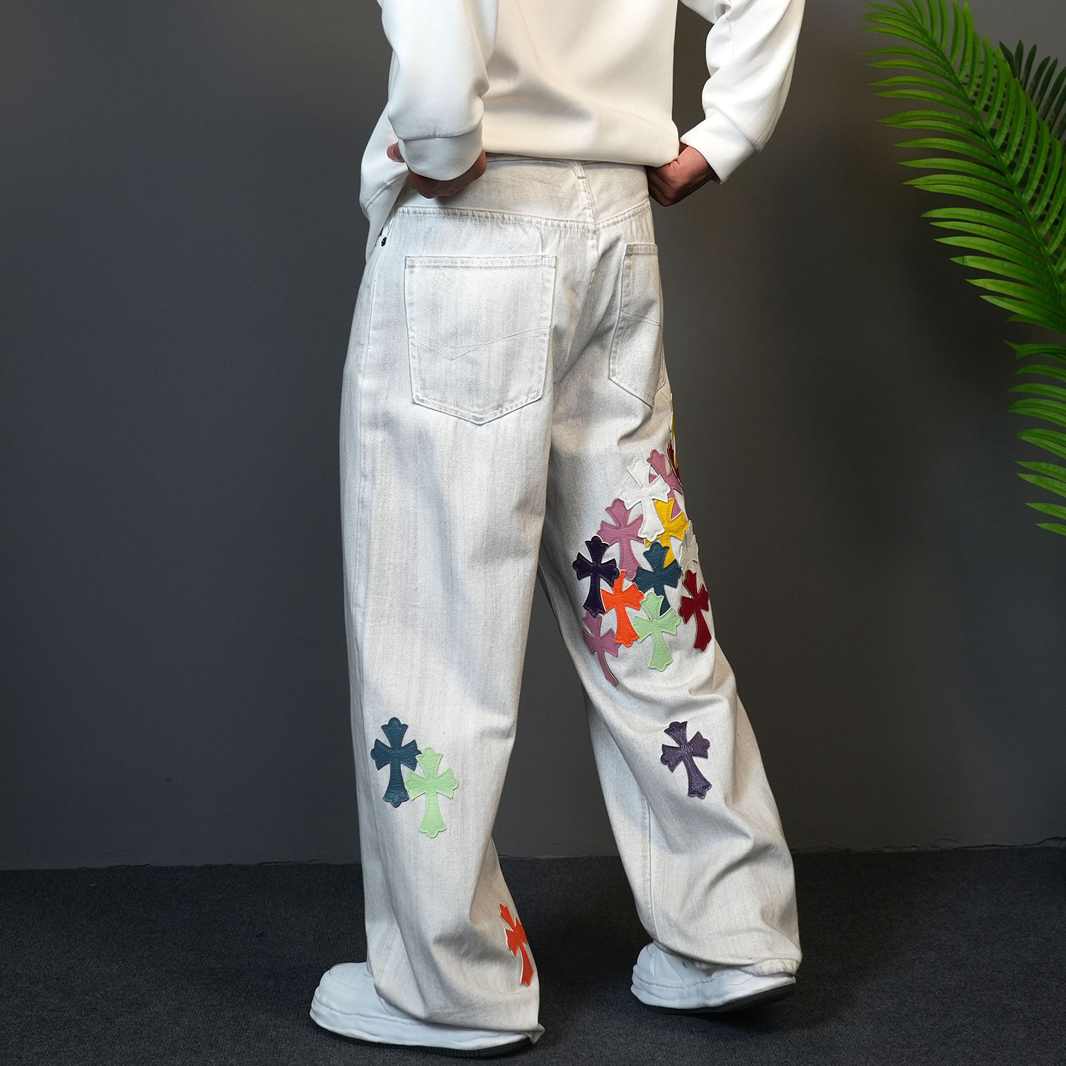 美式高街潮牌复古个性十字架贴皮牛仔裤男高级感轻奢宽松直筒长裤