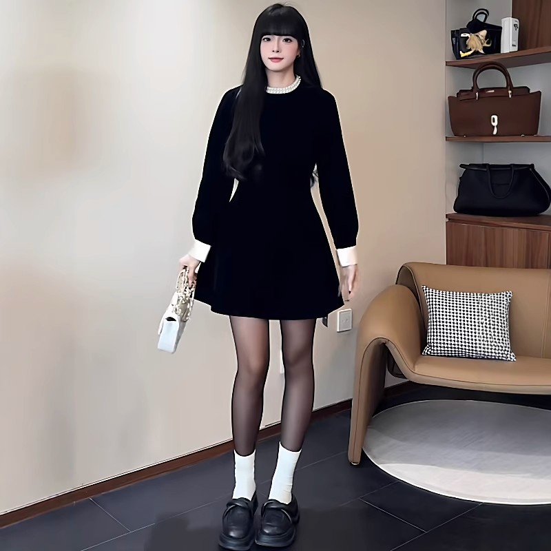 大码女装胖mm法式赫本风丝绒长袖连衣裙女2025秋冬气质钉珠小黑裙