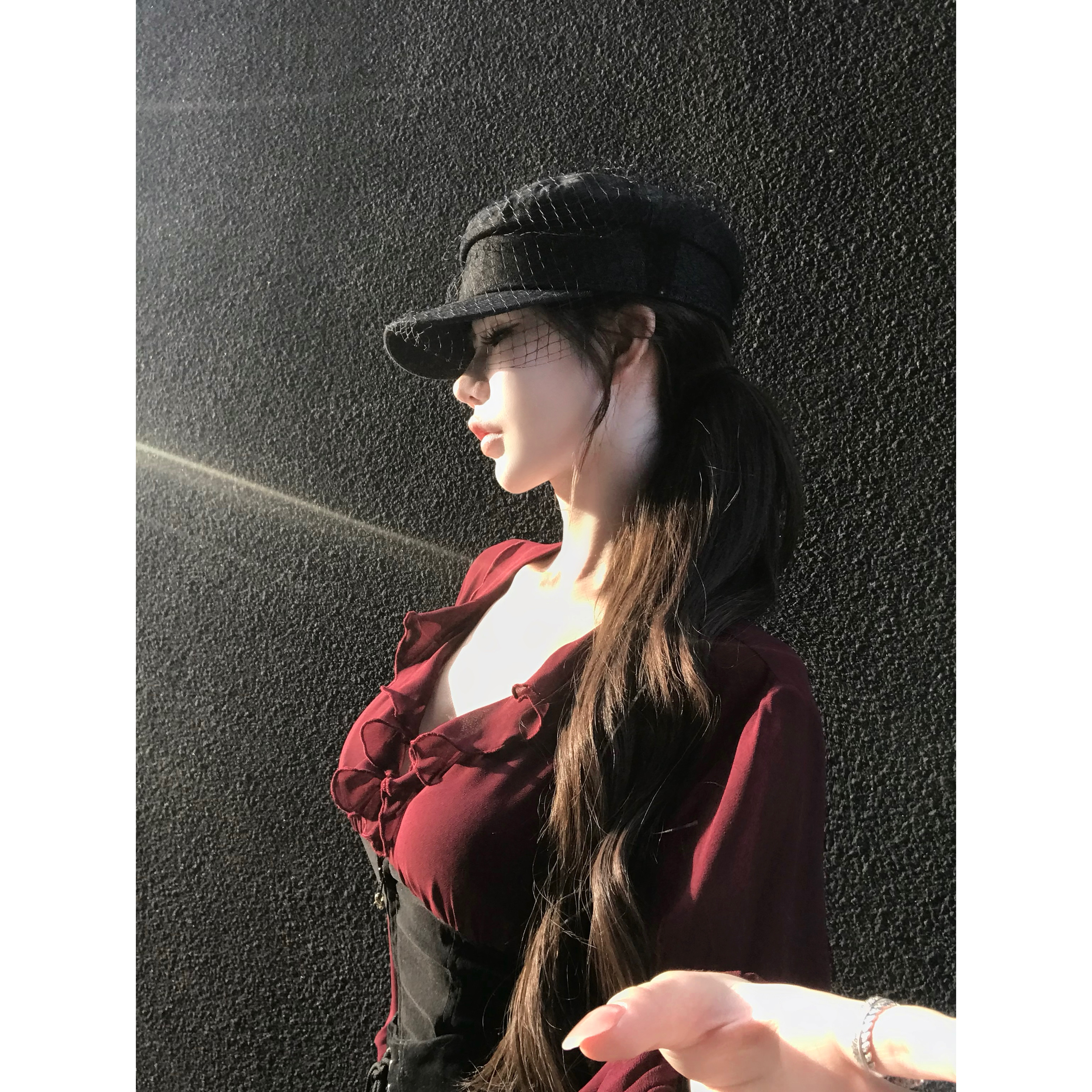 【暗夜玫瑰】法式v领荷叶边撞色拼接收腰上衣2025新款显瘦短裤套装