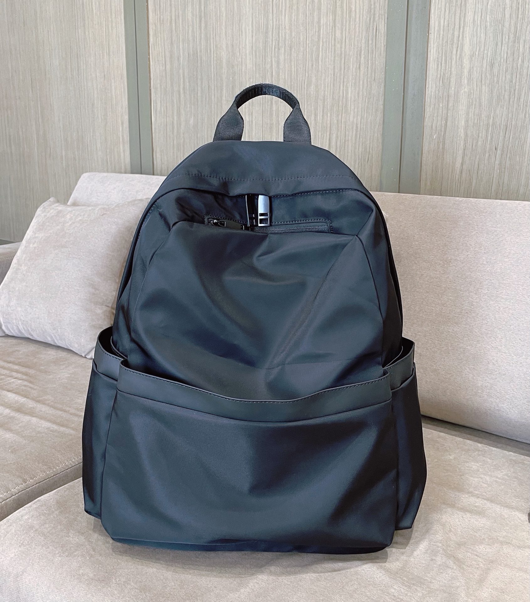 双肩包女2025新款时尚百搭旅行背包旅游通勤包女大学生书包高颜值