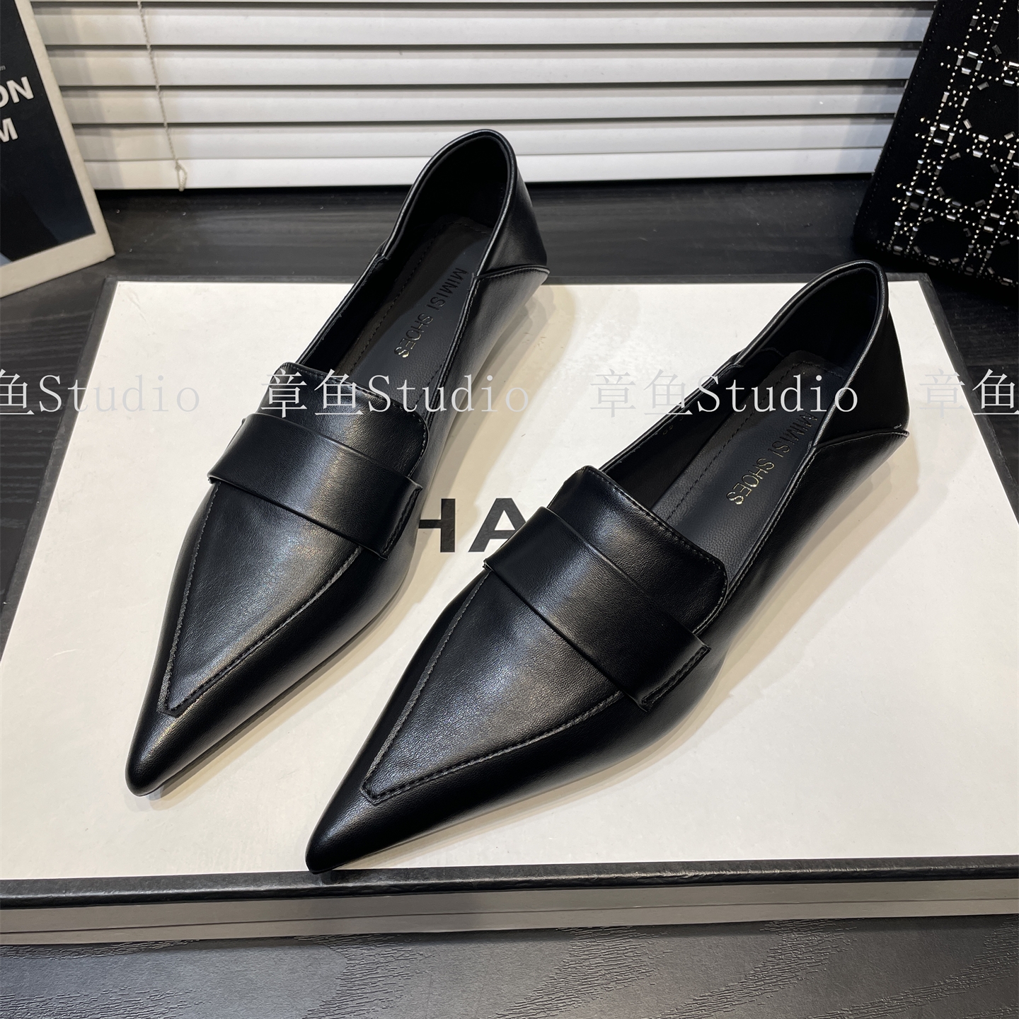 2025秋季法式复古绒面尖头低跟单鞋女通勤职业正装猫跟气质小皮鞋