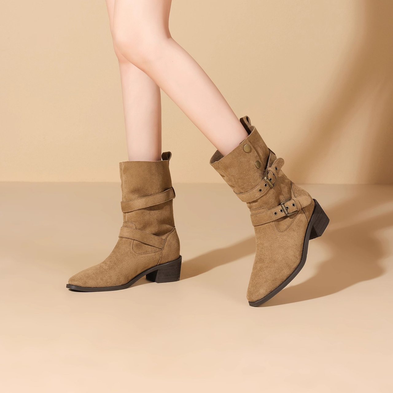 2025年真皮新款甜酷辣妹厚底系扣时装靴女街头潮流百搭机车风短靴