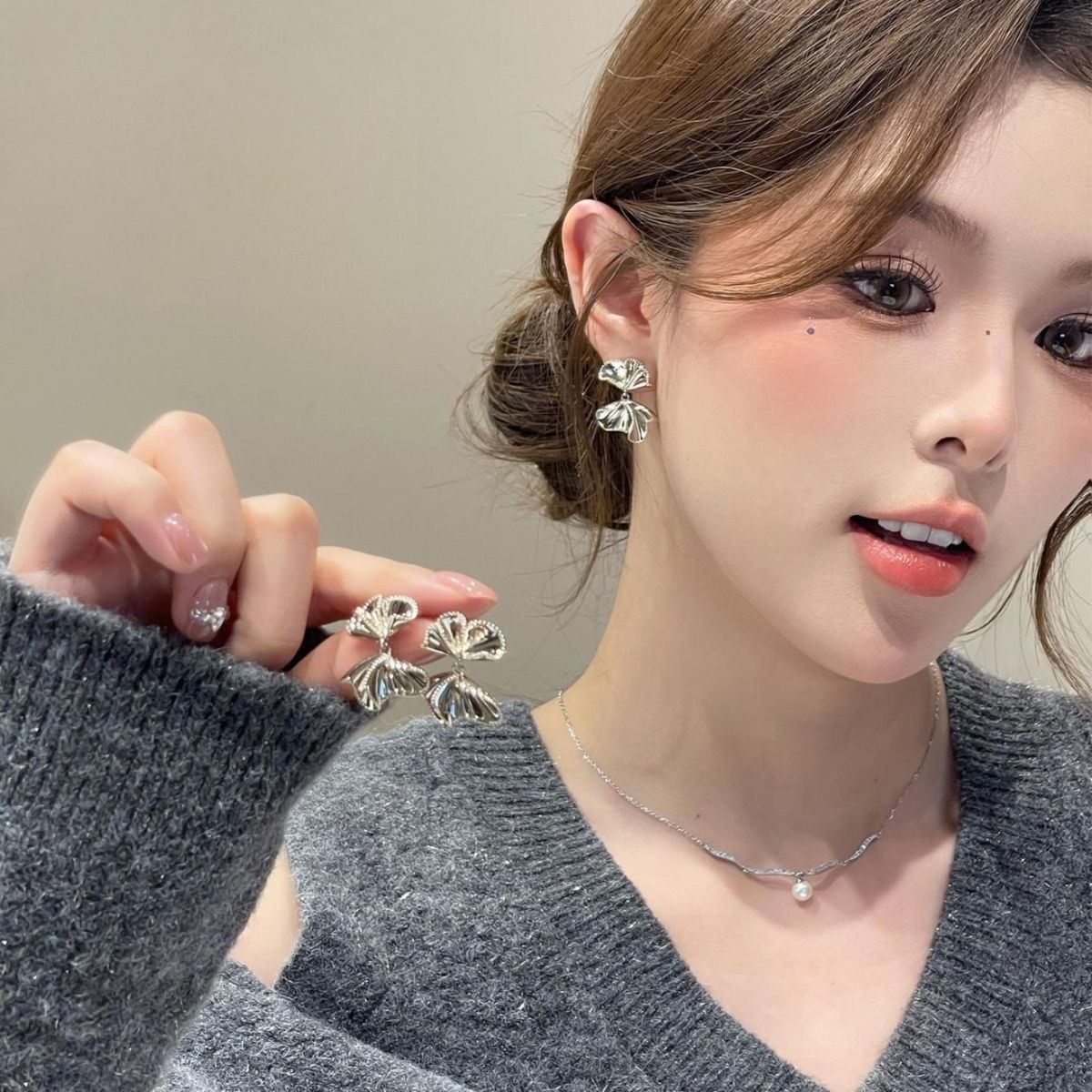 铜合金耳饰 蝴蝶结耳钉女小众气质百搭高级感耳环精致时尚潮耳饰