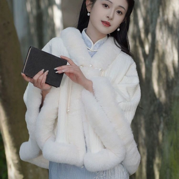 民国加绒加厚新款斗篷2025披肩旗袍气质高端秋冬保暖外套毛绒爆款