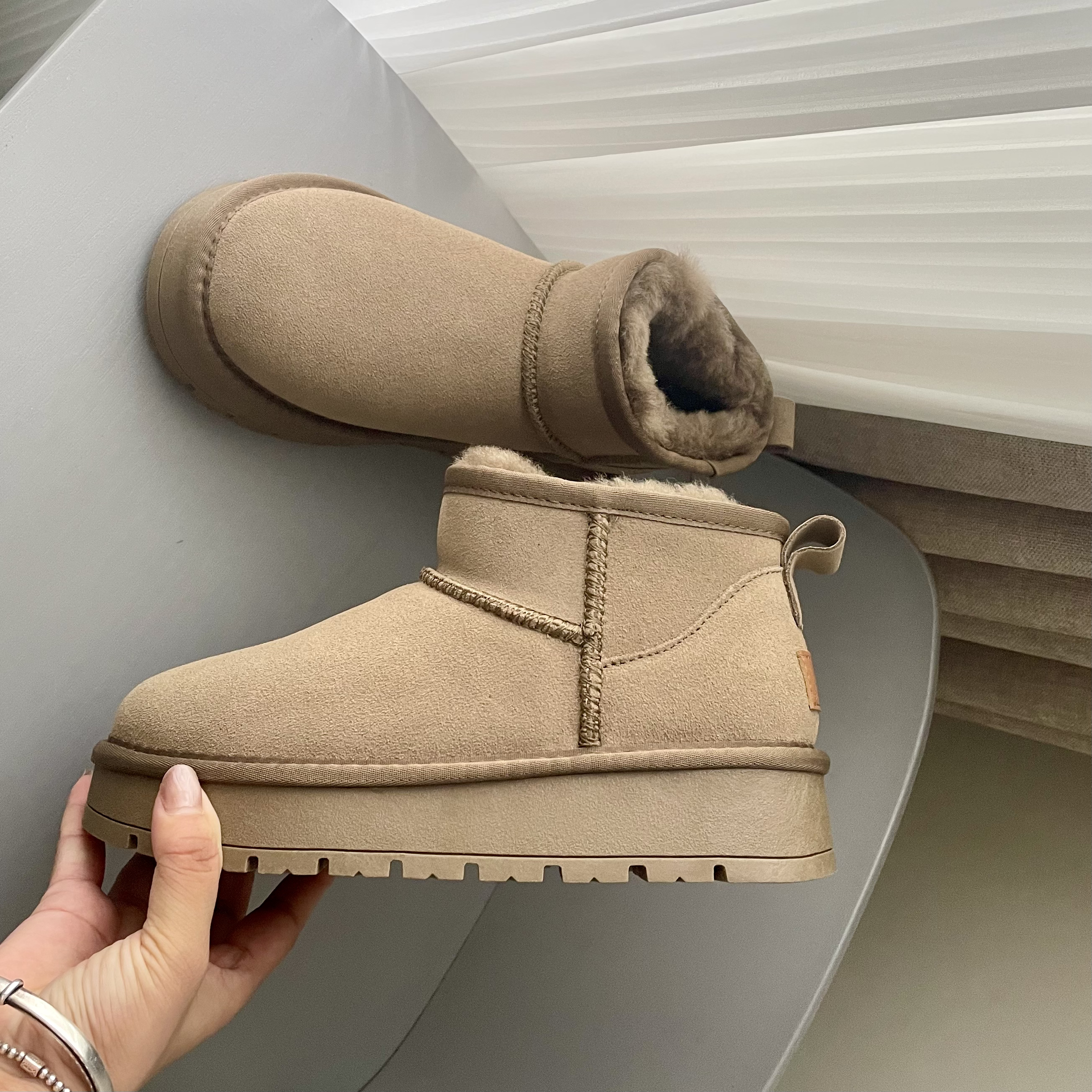 冬季男女款加绒加厚防滑厚底短筒雪地靴保暖