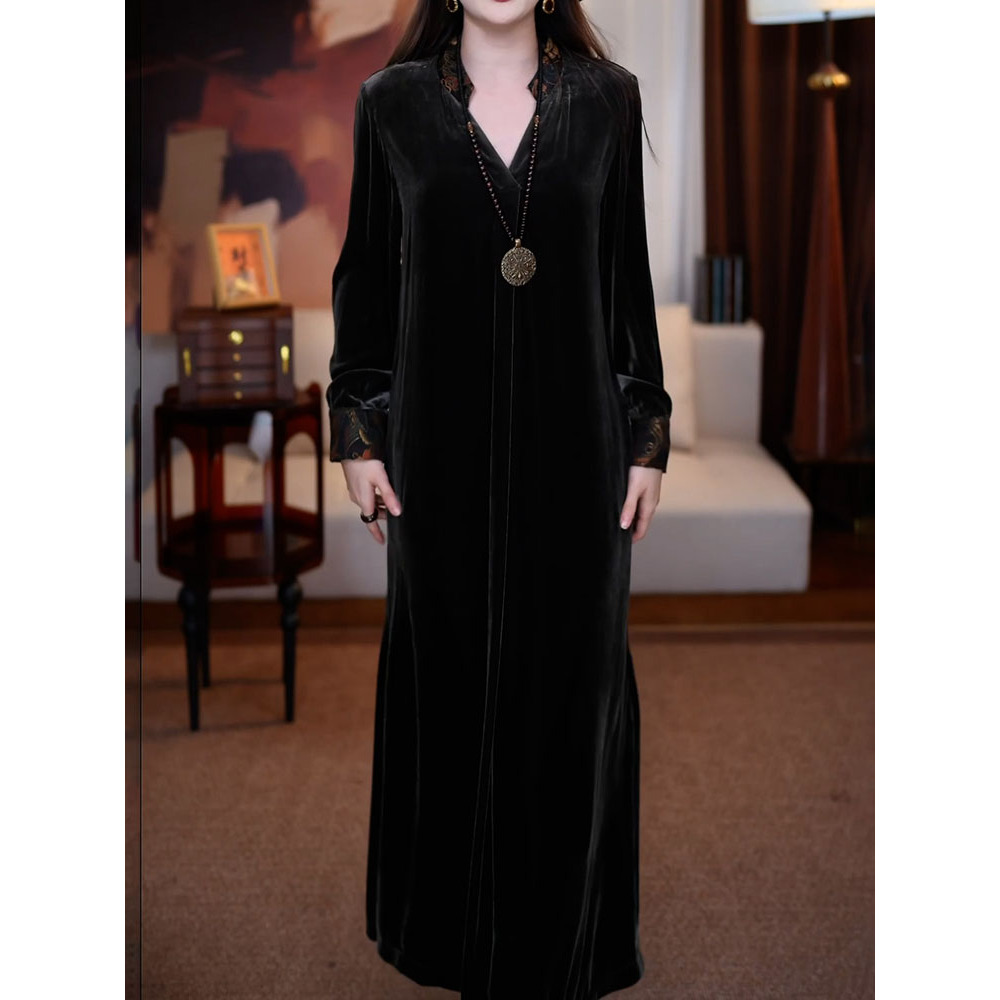 国风高档轻奢大气新中式丝绒连衣裙2025秋季新款气质优雅显瘦长裙