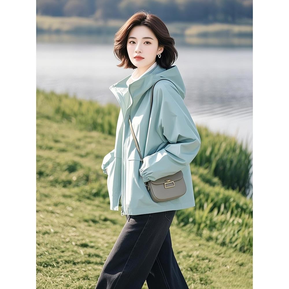 2025春季新款流行的漂亮独特超好看百搭短款绿色连帽外套女小个子