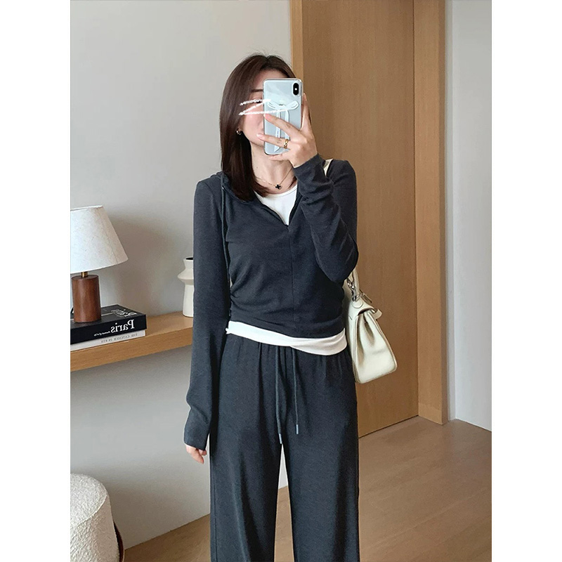 Moses Queen/魔西女王设计感宽松显瘦连帽v领大码假两件打底上衣