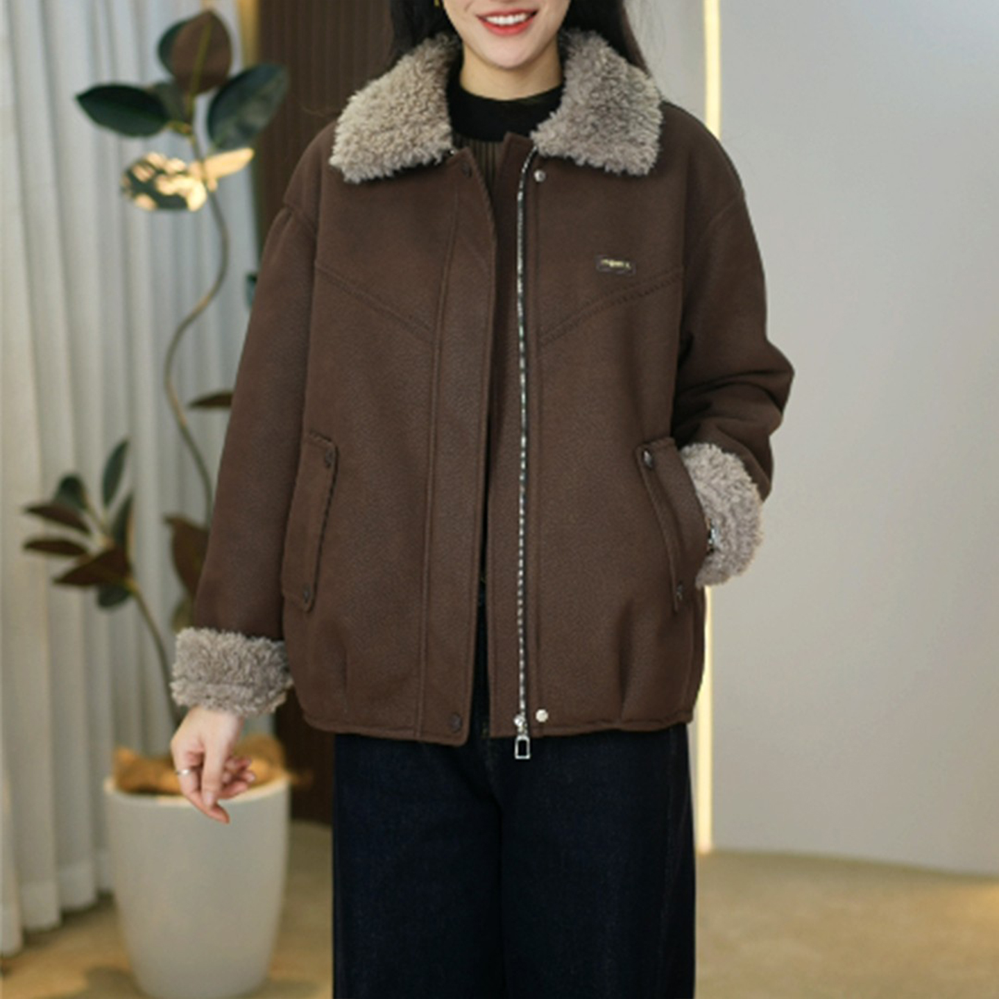 轻奢高级感毛毛翻领短外套女冬季宽松加厚加绒保暖拉链款夹克上衣