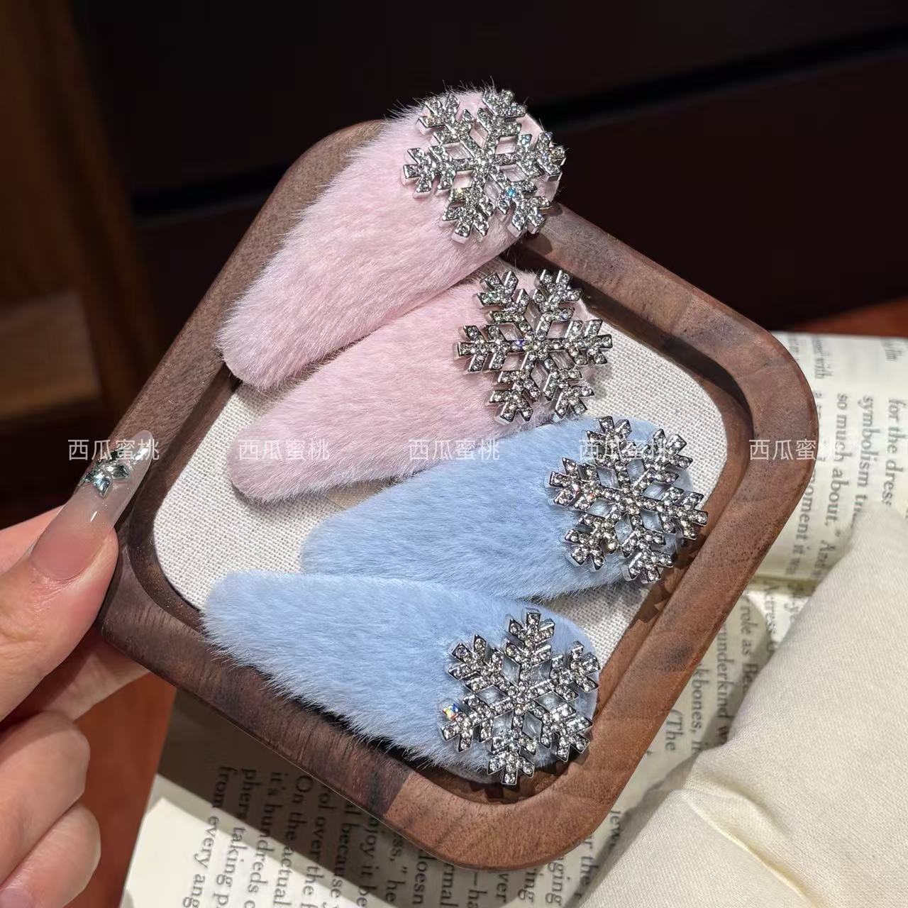 秋冬氛围感雪花毛绒发夹女边夹侧边蓝粉系掰掰夹半扎发刘海鸭嘴夹