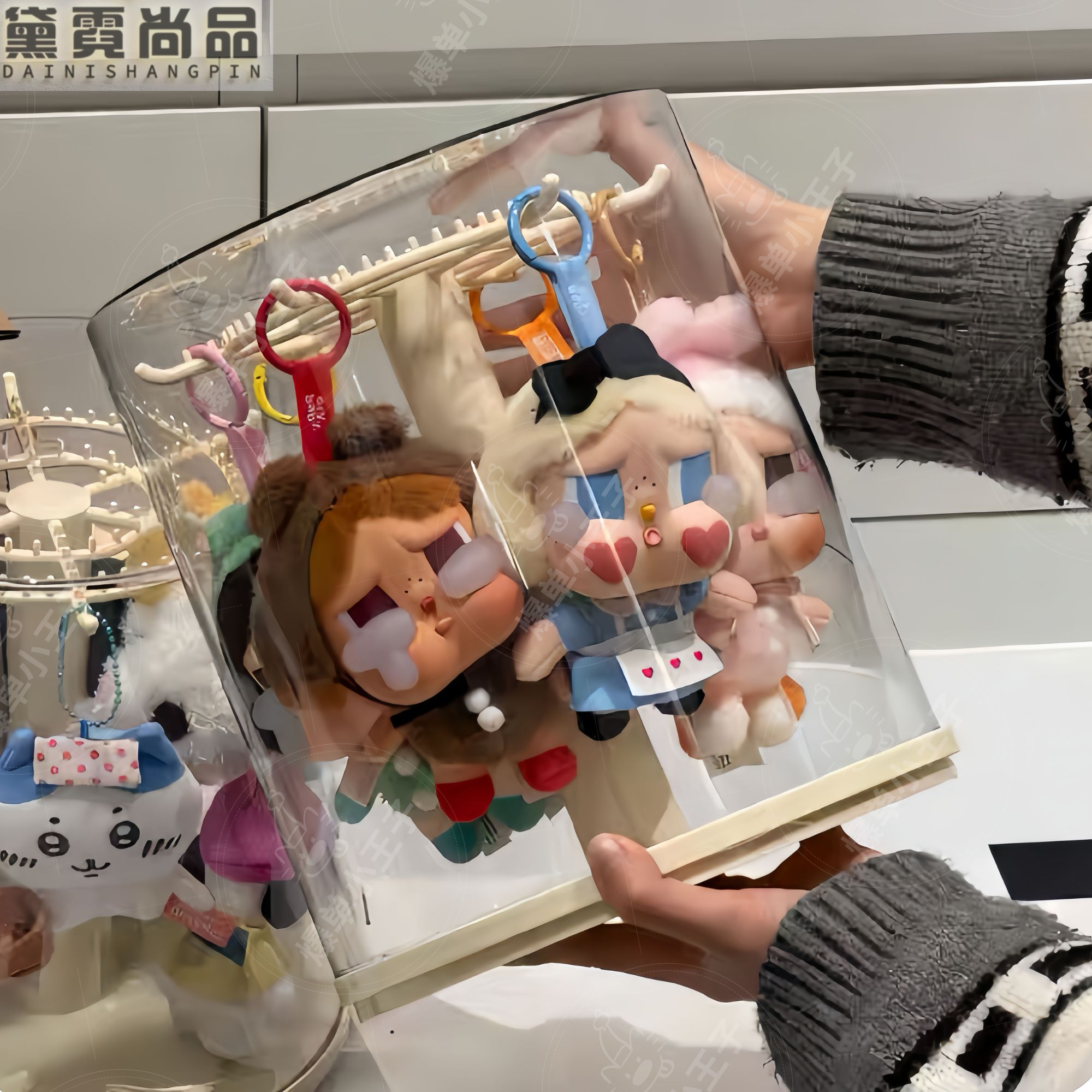 拉布布挂件展示盒旋转透明毛绒公仔玩偶手办盲盒labubu收纳展示架