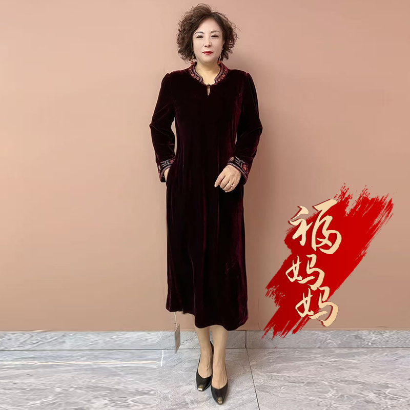 H秋季经典高端重工刺绣丝绒连衣裙2025气质中老年妈妈旗袍宽松裙
