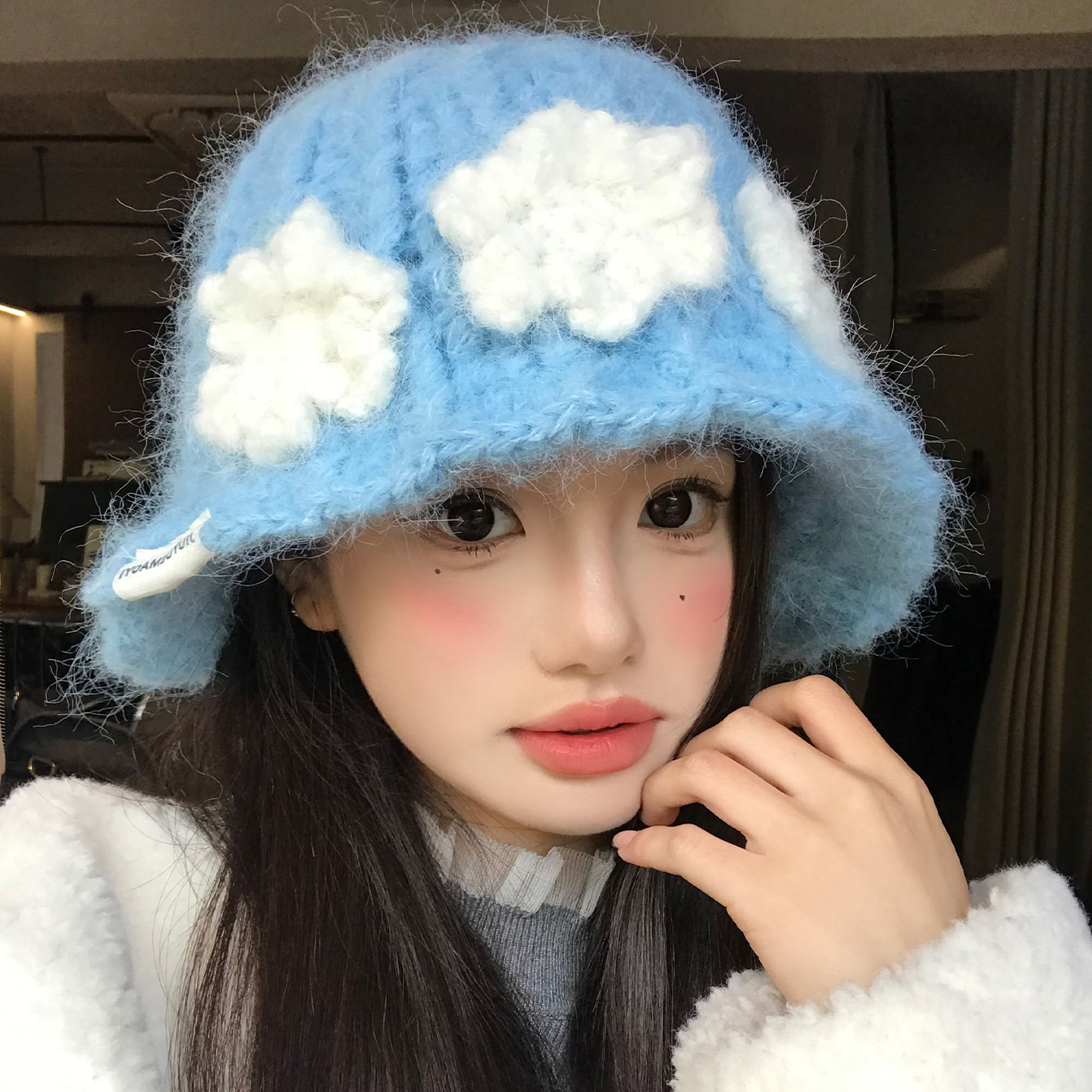 手工钩针蓝色立体花朵针织渔夫帽女士冬季保暖盆帽高级感毛线帽子