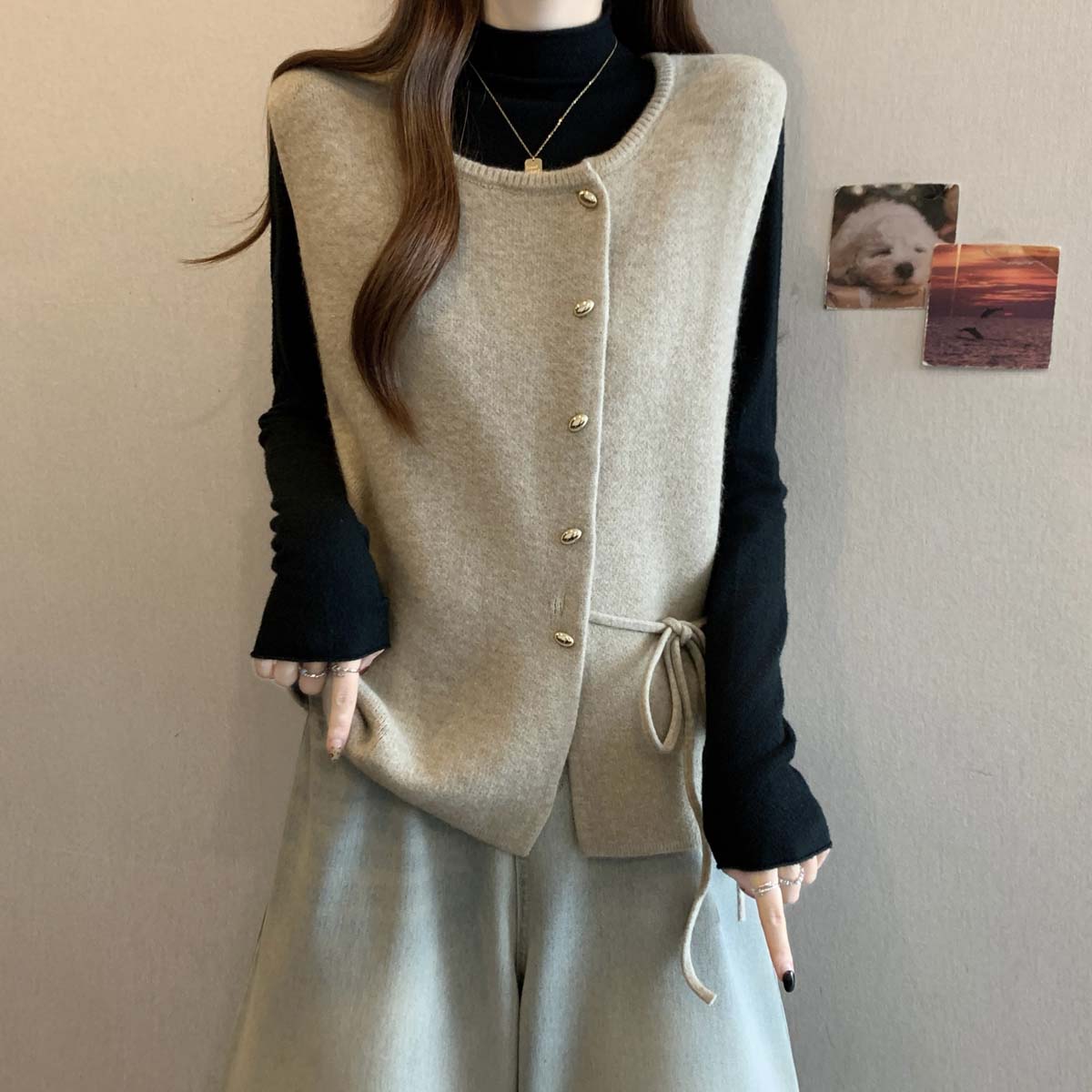 2025秋冬个性单排扣系腰百搭针织衫马甲女高级感大码显瘦背心上衣