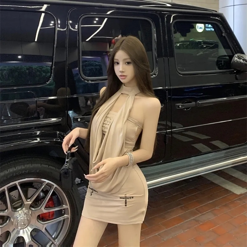 设计感烫钻荡领挂脖连衣裙女夏季修身收腰无袖裙子辣妹风包臀短裙