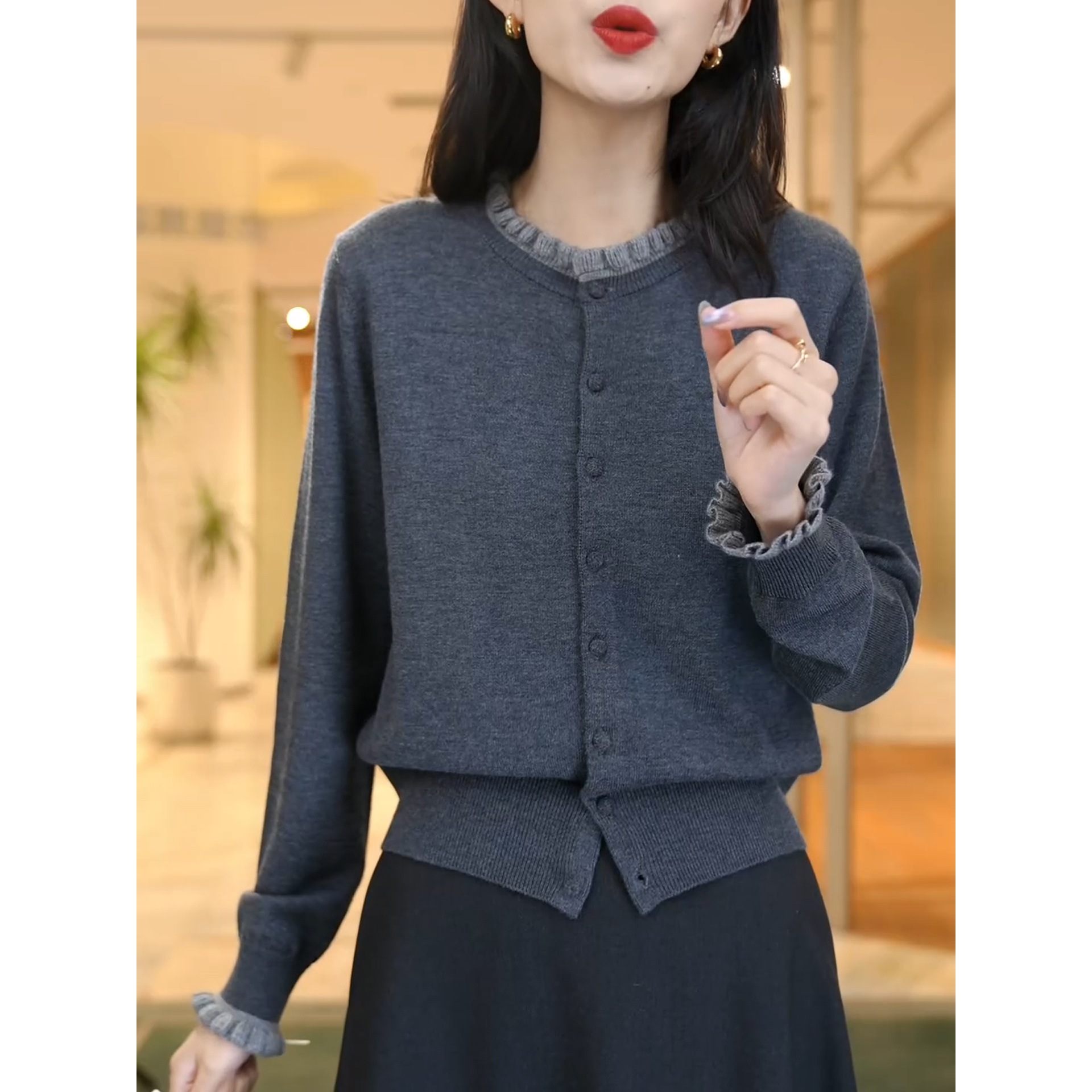 撞色圆领毛衣开衫女士秋季新款大码洋气减龄针织衫外套木耳边上衣