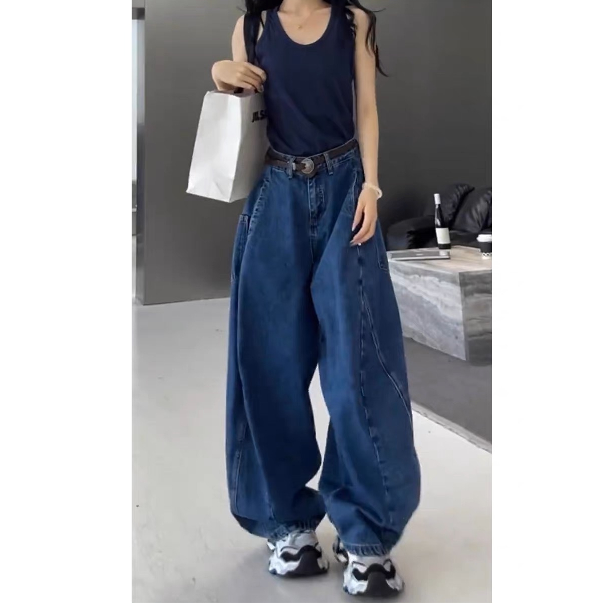 美式蓝色弯刀牛仔裤女秋季新款梨型身材高腰宽松遮肉显瘦阔腿裤子