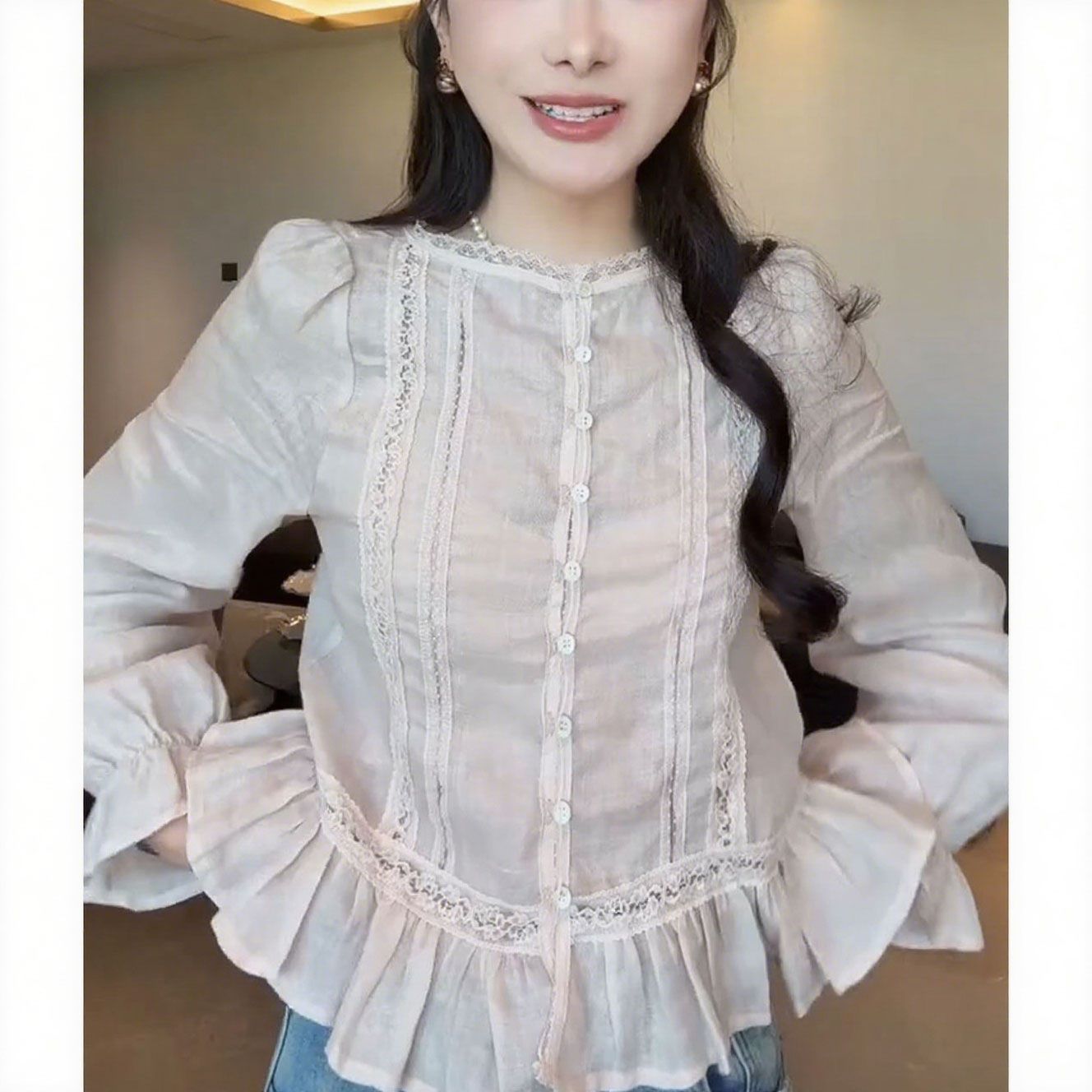 早秋甜美洋气设计感喇叭袖小衫2025新款时尚减龄蕾丝拼接衬衫上衣