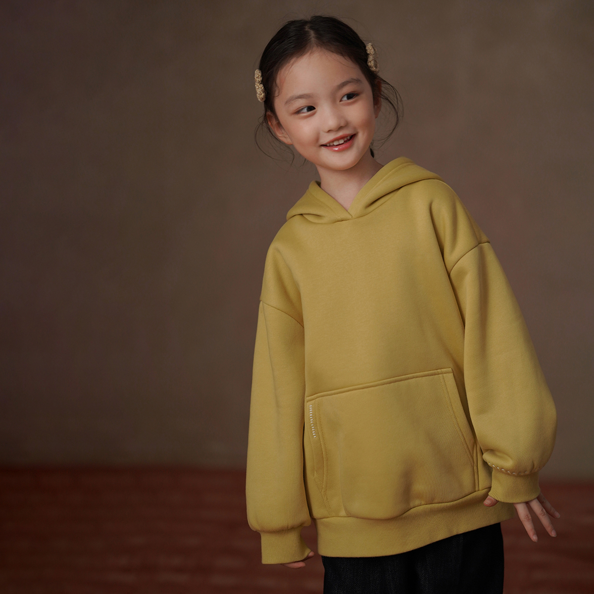 哈齿童装冬季儿童加绒卫衣保暖宽松黄色套头上衣男童女童连帽外套