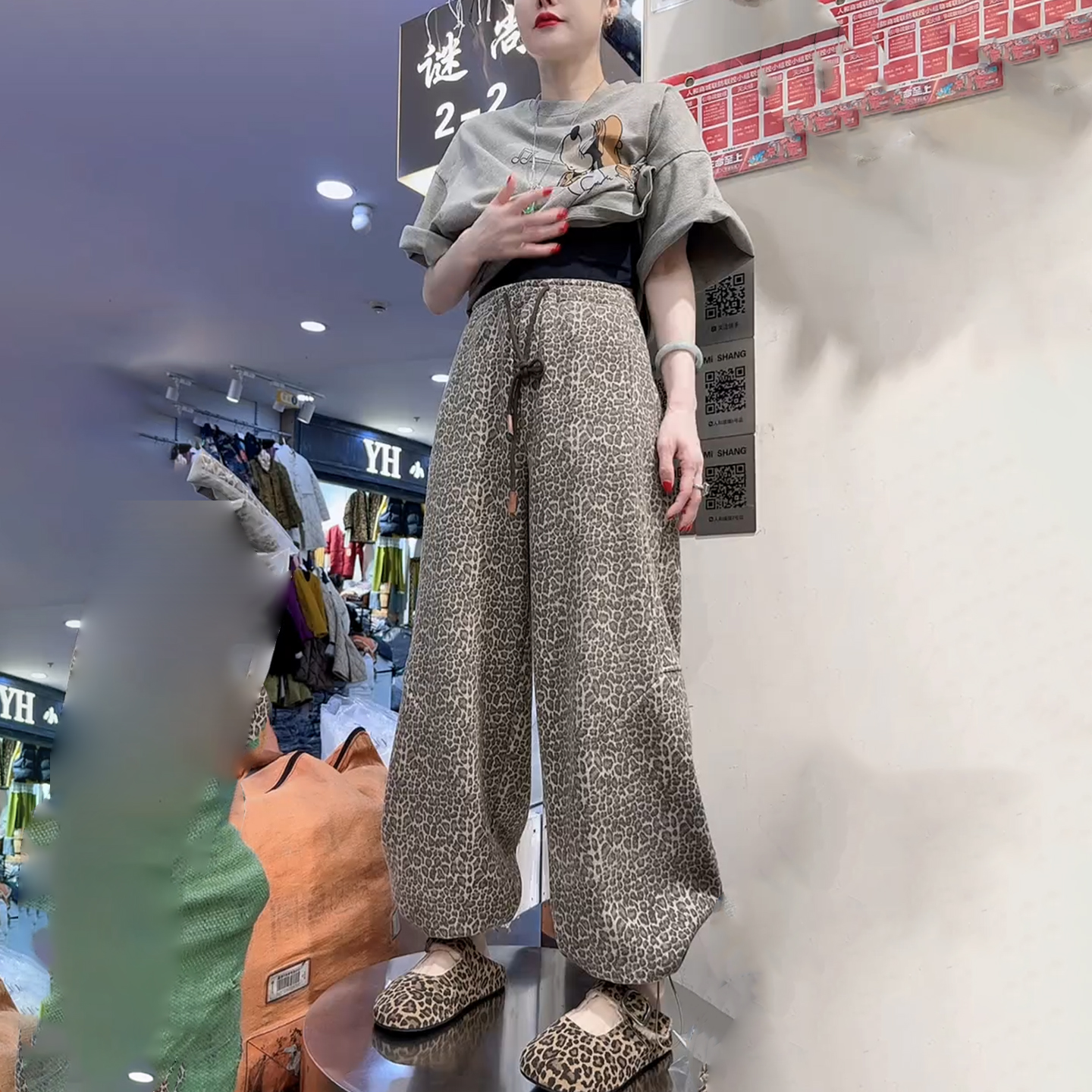 欧洲站休闲运动豹纹卫裤女冬季新款加绒加厚松紧腰束脚抽绳阔腿裤