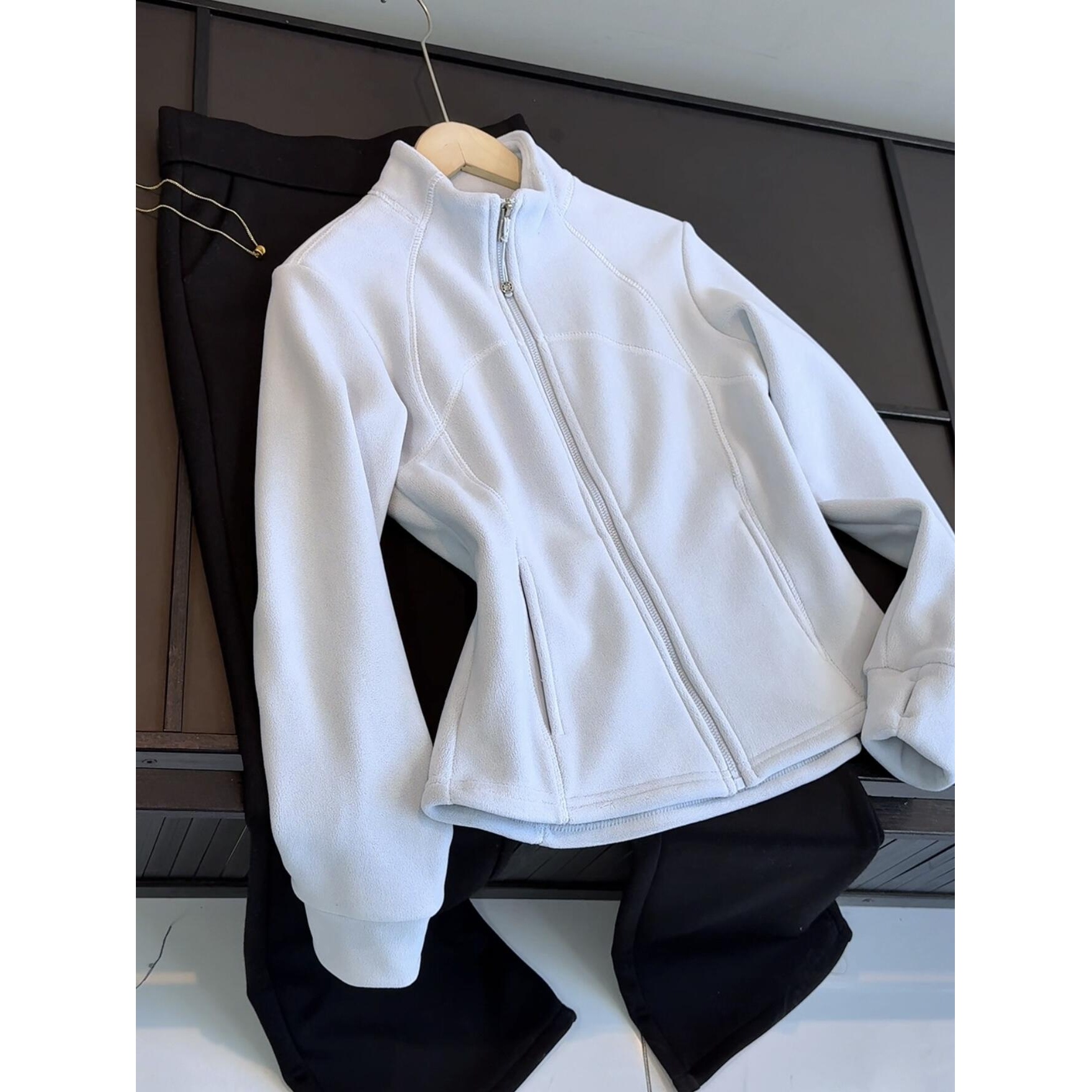 时尚修身显瘦瑜伽防风外套分割人鱼线条上衣