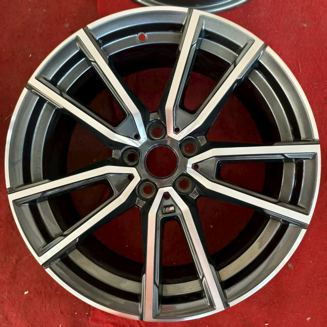 宝马325li M18寸原厂轮毂