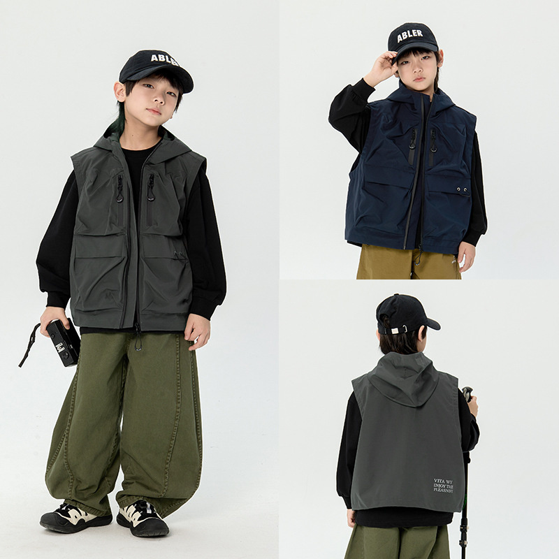 日系男童连帽马甲2025春新款儿童工装马夹帅气机能多口袋外穿背心