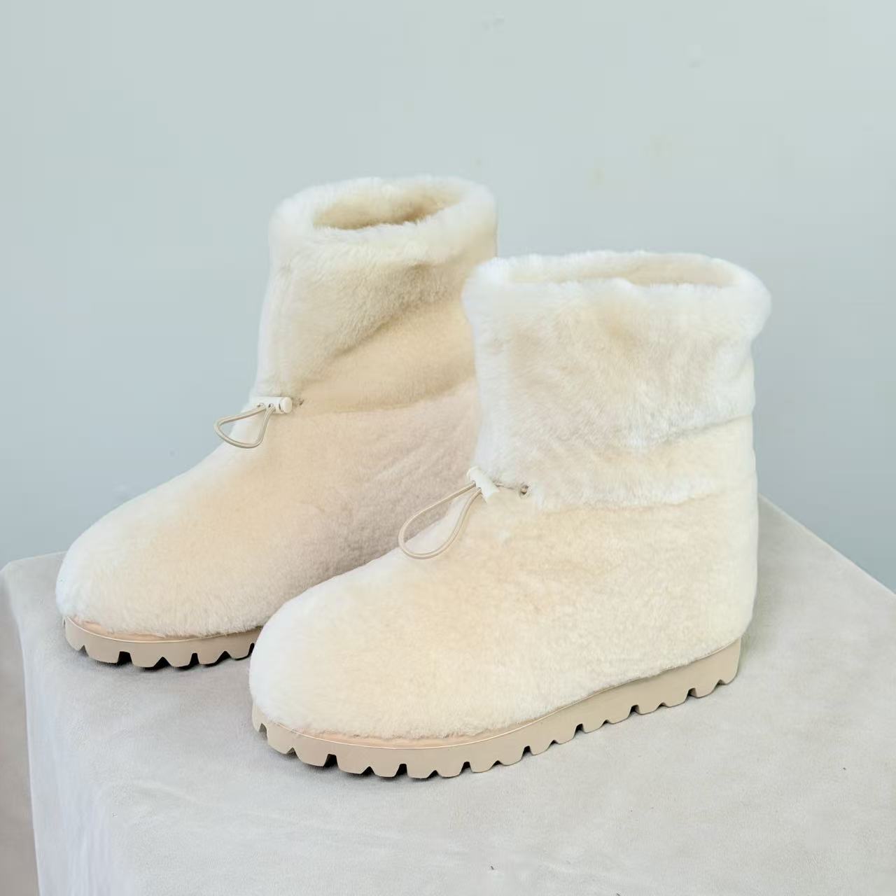 中帮加厚软底羊毛冬季保暖轻便时尚雪地靴羊皮毛一体WZ24678（有现