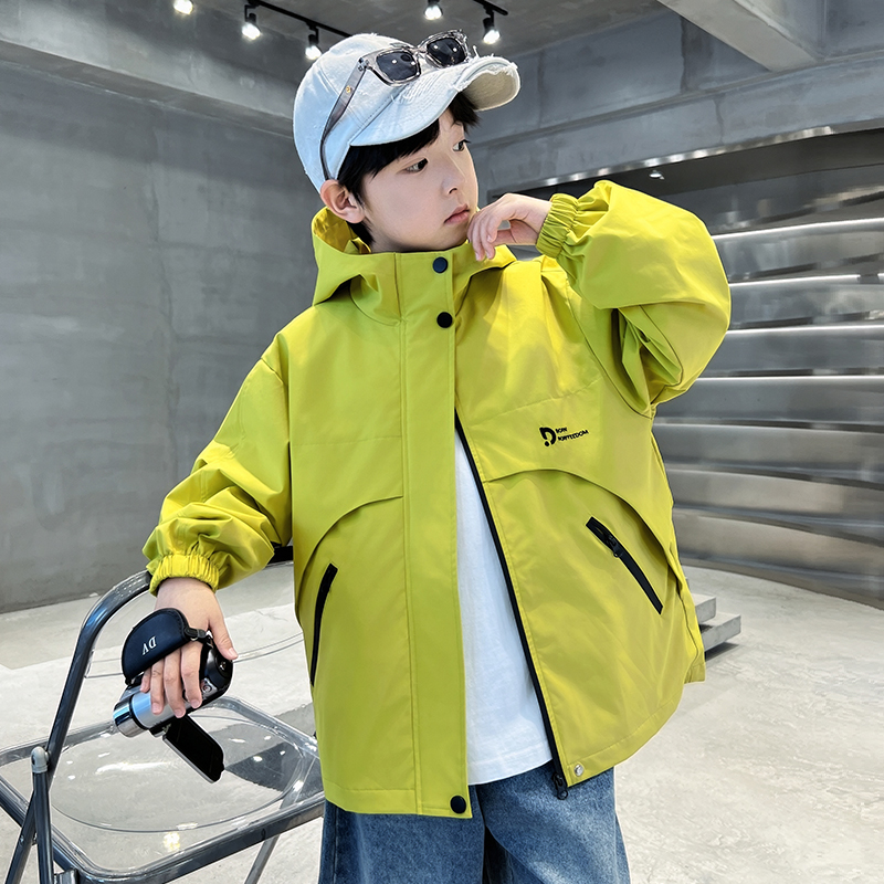 男童外套冬装冲锋衣2025新款中大童儿童户外冬季连帽风衣秋冬款潮