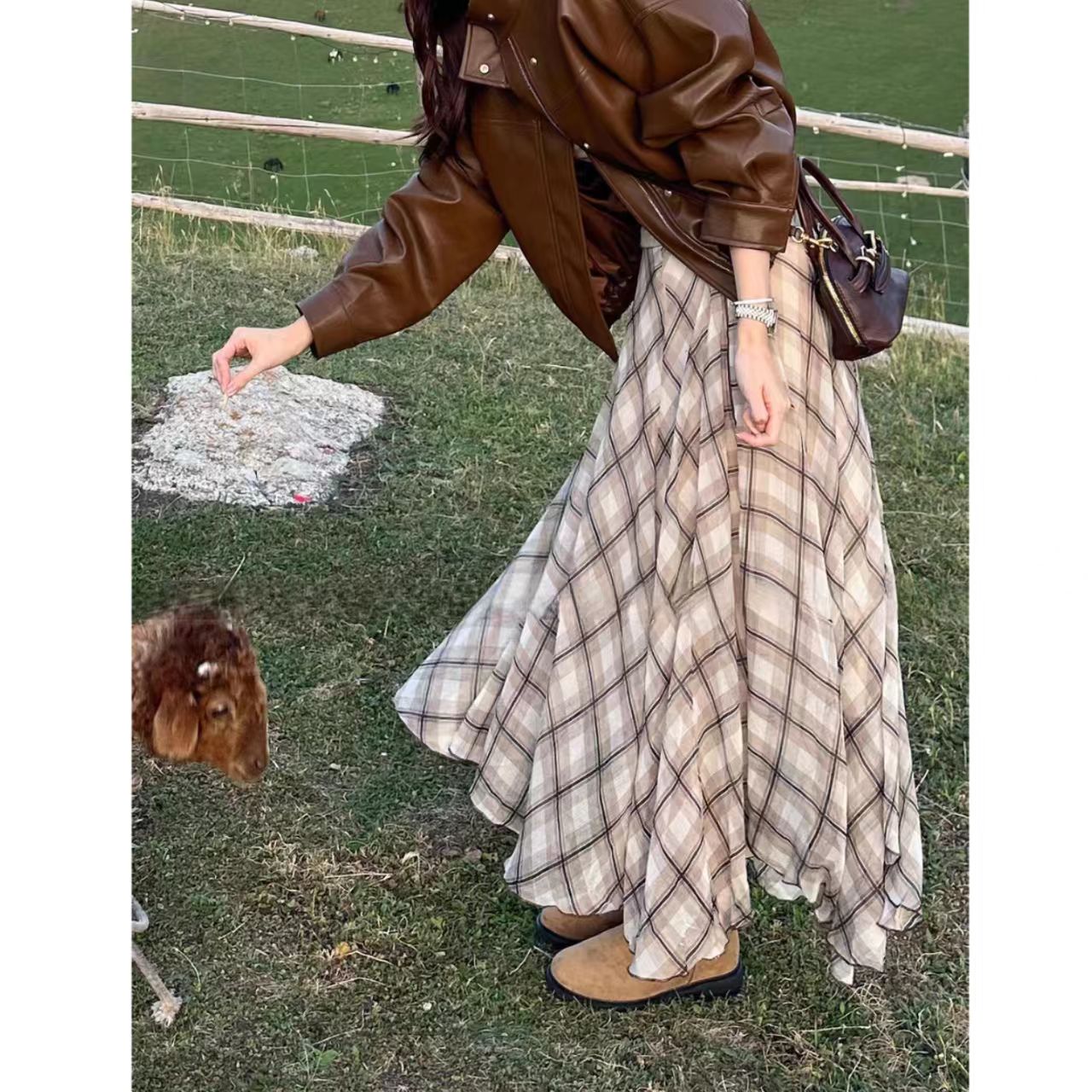 复古美拉德大摆a字裙高腰显瘦不规则格纹早秋新款中长半身裙女