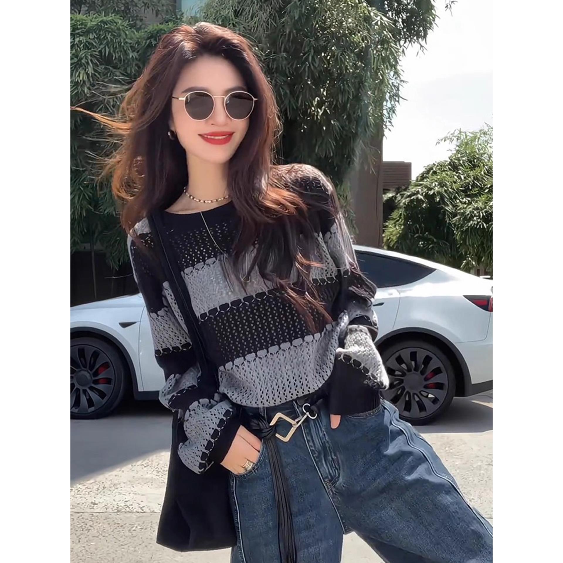 韩系灰色条纹镂空针织衫毛衣女早秋穿搭慵懒风宽松短款长袖上衣