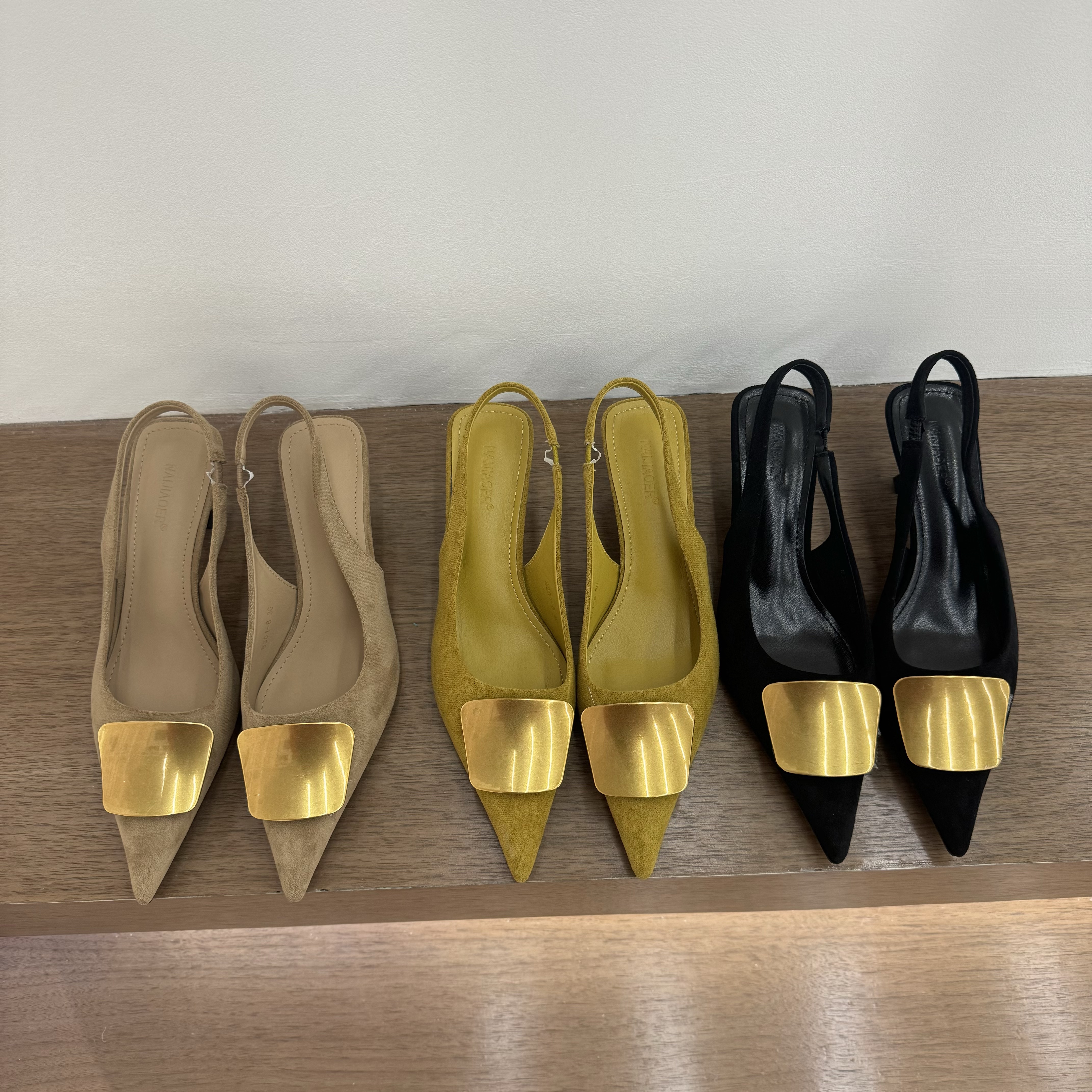 法式小众高跟鞋2025新款气质优雅绒面金属扣尖头浅口细跟后空凉鞋