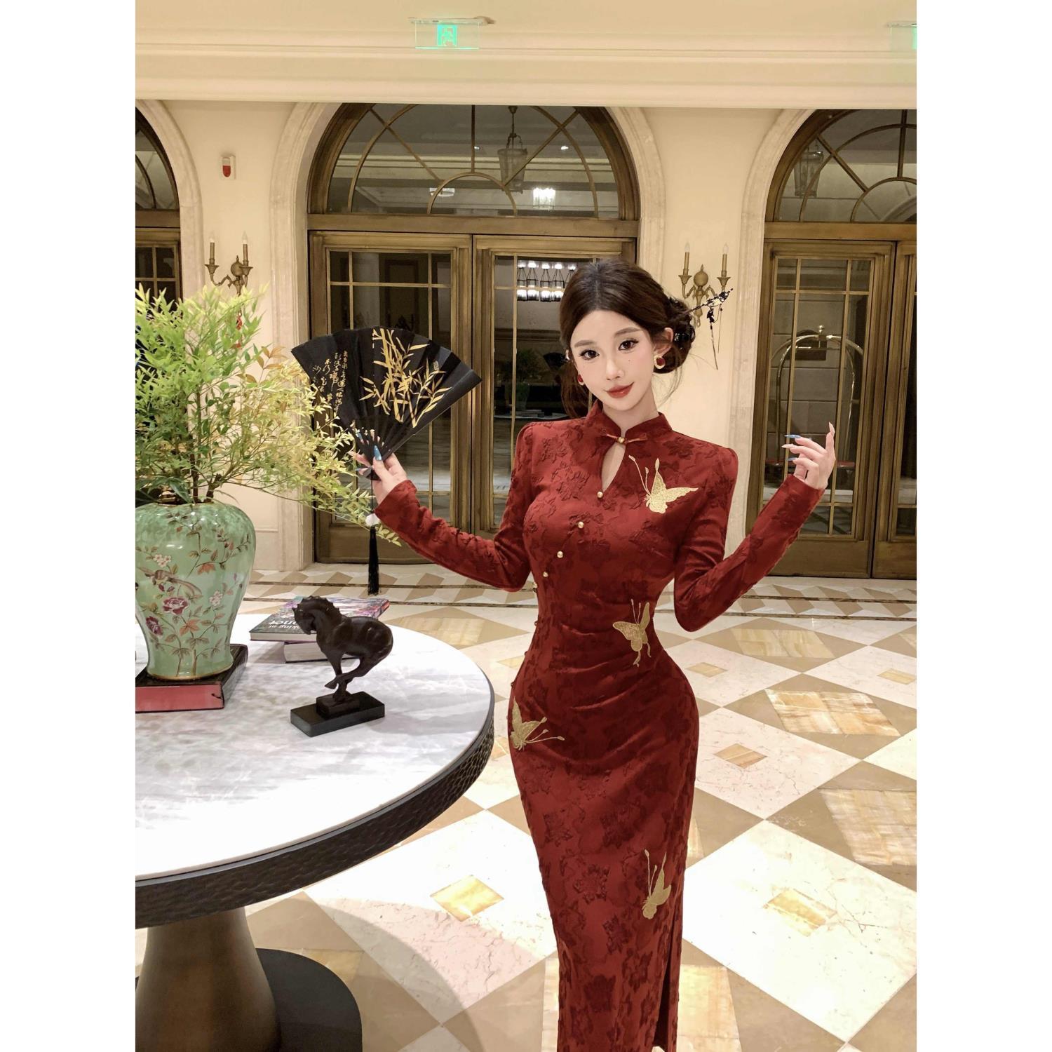 红色新中式改良旗袍女2025早秋新款订婚长袖提花针织收腰显瘦裙子