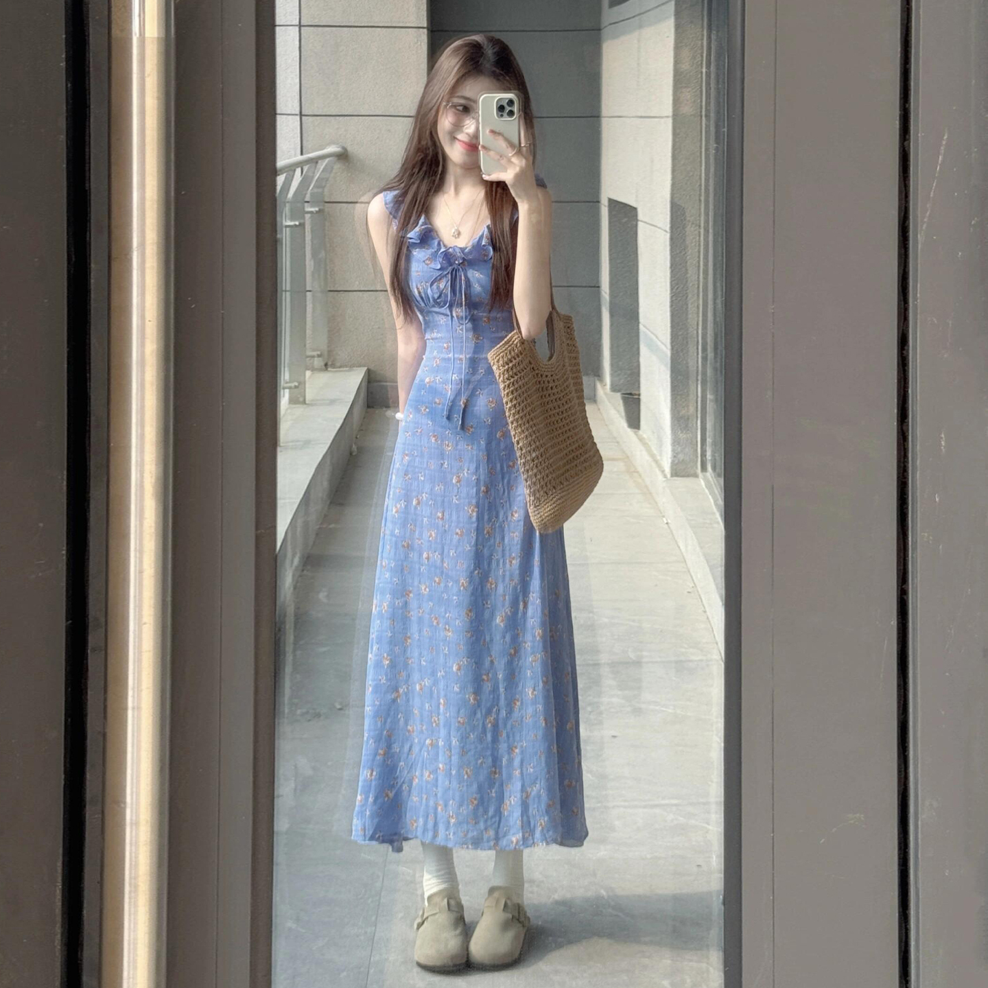 法式温柔蓝色碎花吊带连衣裙子女夏季2025新款小个子气质收腰长裙